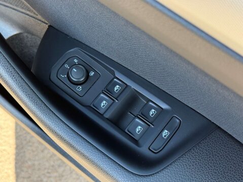 Volkswagen Passat 2.0 Passat SE Business TDI Semi-Auto 5dr 52
