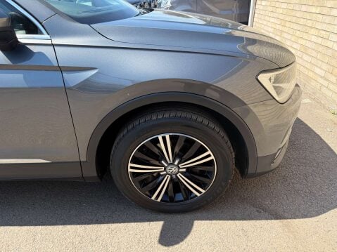 Volkswagen Tiguan 2.0 Tiguan SE Nav TDI BlueMotion Technology 4Motion Semi-Auto 4WD 5dr 74