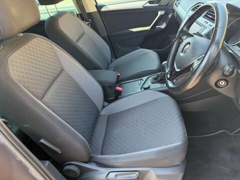 Volkswagen Tiguan 2.0 Tiguan SE Nav TDI BlueMotion Technology 4Motion Semi-Auto 4WD 5dr 15