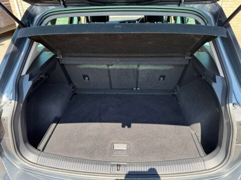 Volkswagen Tiguan 2.0 Tiguan SE Nav TDI BlueMotion Technology 4Motion Semi-Auto 4WD 5dr 44