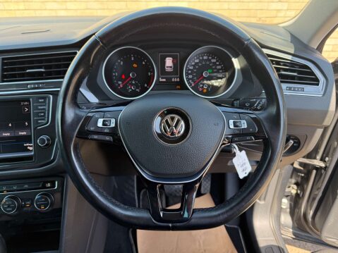 Volkswagen Tiguan 2.0 Tiguan SE Nav TDI BlueMotion Technology 4Motion Semi-Auto 4WD 5dr 49