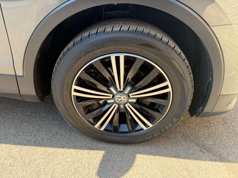 Volkswagen Tiguan 2.0 Tiguan SE Nav TDI BlueMotion Technology 4Motion Semi-Auto 4WD 5dr 75