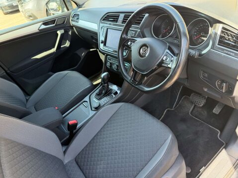 Volkswagen Tiguan 2.0 Tiguan SE Nav TDI BlueMotion Technology 4Motion Semi-Auto 4WD 5dr 5