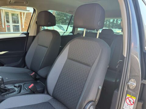 Volkswagen Tiguan 2.0 Tiguan SE Nav TDI BlueMotion Technology 4Motion Semi-Auto 4WD 5dr 38