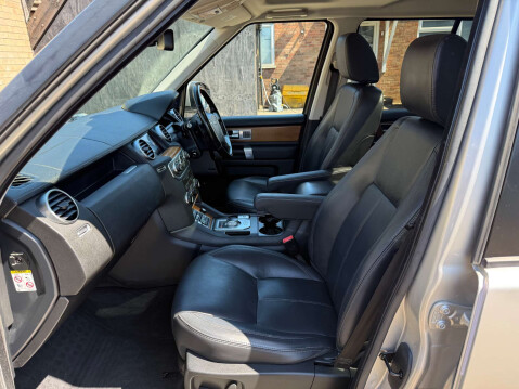 Land Rover Discovery 3.0 Discovery HSE SDV6 Auto 4WD 5dr 24