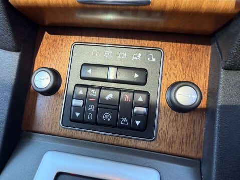 Land Rover Discovery 3.0 Discovery HSE SDV6 Auto 4WD 5dr 71