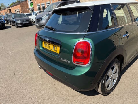 Mini Hatch 1.5 Cooper D 5dr 82