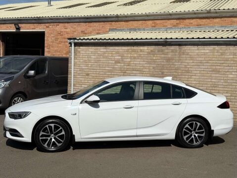 Vauxhall Insignia 1.6 Insignia Design Nav ecoTec TD 5dr 29
