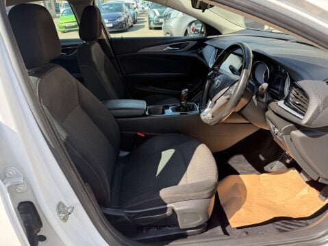 Vauxhall Insignia 1.6 Insignia Design Nav ecoTec TD 5dr 13