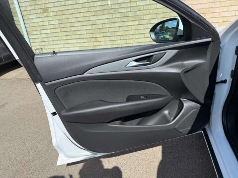 Vauxhall Insignia 1.6 Insignia Design Nav ecoTec TD 5dr 64