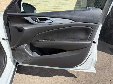 Vauxhall Insignia 1.6 Insignia Design Nav ecoTec TD 5dr 51
