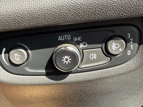 Vauxhall Insignia 1.6 Insignia Design Nav ecoTec TD 5dr 52