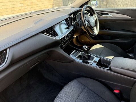 Vauxhall Insignia 1.6 Insignia Design Nav ecoTec TD 5dr 3