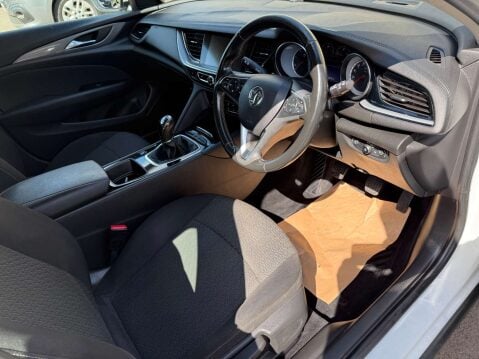 Vauxhall Insignia 1.6 Insignia Design Nav ecoTec TD 5dr 8