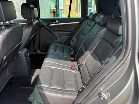 Volkswagen Tiguan 2.0 Tiguan R-Line TDI BlueMotion Technology 4Motion 4WD 5dr 37