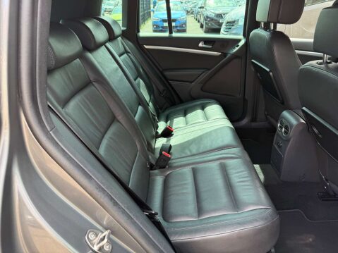 Volkswagen Tiguan 2.0 Tiguan R-Line TDI BlueMotion Technology 4Motion 4WD 5dr 30