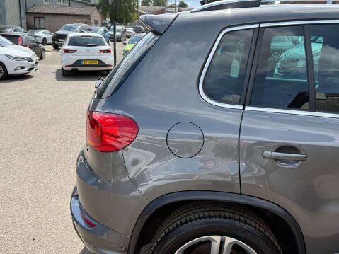 Volkswagen Tiguan 2.0 Tiguan R-Line TDI BlueMotion Technology 4Motion 4WD 5dr 75