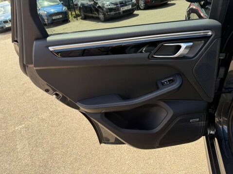 Porsche Macan 3.0 Macan S D Semi-Auto 4WD 5dr 84