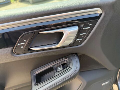Porsche Macan 3.0 Macan S D Semi-Auto 4WD 5dr 82