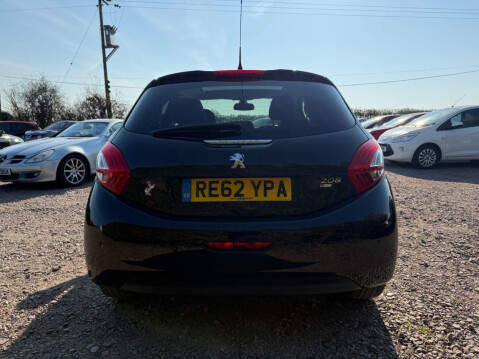 Peugeot 208 1.6 e-HDi Feline Hatchback 5dr Diesel Manual Euro 5 (s/s) (115 ps) 6