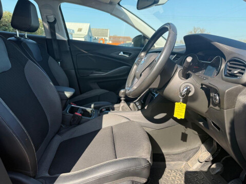 Vauxhall Grandland X 1.2 Turbo GPF Sport Nav SUV 5dr Petrol Manual Euro 6 (s/s) (130 ps) 8
