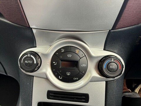 Ford Fiesta 1.4 Titanium Hatchback 5dr Petrol Manual (133 g/km, 94 bhp) 26
