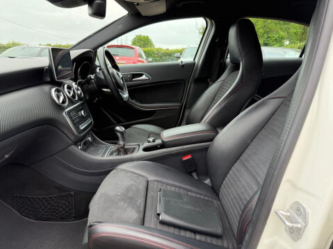Mercedes-Benz A Class 2.1 A200d AMG Line (Premium) Hatchback 5dr Diesel Manual Euro 6 (s/s) (136 14