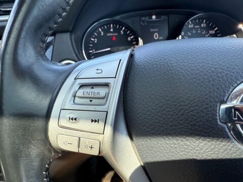 Nissan Qashqai 1.2 DIG-T Tekna SUV 5dr Petrol Manual 2WD Euro 5 (s/s) (115 ps) 24