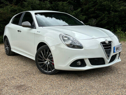 Alfa Romeo Giulietta 2.0 JTDM-2 QV Line Hatchback 5dr Diesel Manual Euro 5 (s/s) (150 bhp) Full 