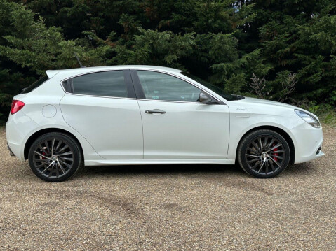 Alfa Romeo Giulietta 2.0 JTDM-2 QV Line Hatchback 5dr Diesel Manual Euro 5 (s/s) (150 bhp) Full 3