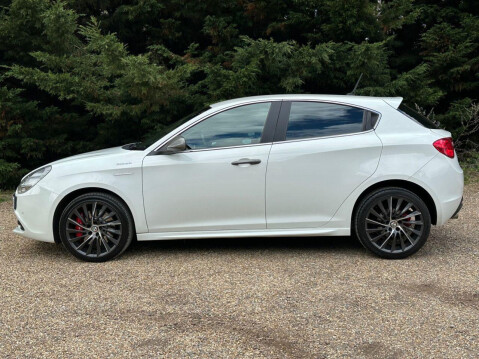 Alfa Romeo Giulietta 2.0 JTDM-2 QV Line Hatchback 5dr Diesel Manual Euro 5 (s/s) (150 bhp) Full 7