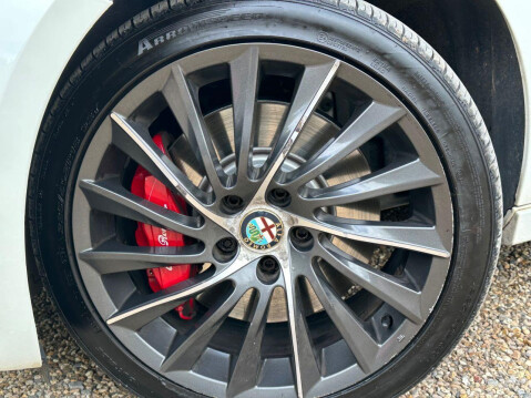 Alfa Romeo Giulietta 2.0 JTDM-2 QV Line Hatchback 5dr Diesel Manual Euro 5 (s/s) (150 bhp) Full 17