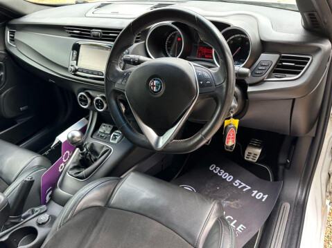 Alfa Romeo Giulietta 2.0 JTDM-2 QV Line Hatchback 5dr Diesel Manual Euro 5 (s/s) (150 bhp) Full 29