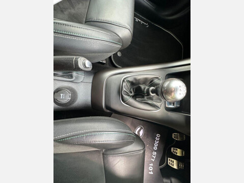 Alfa Romeo Giulietta 2.0 JTDM-2 QV Line Hatchback 5dr Diesel Manual Euro 5 (s/s) (150 bhp) Full 31