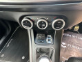 Alfa Romeo Giulietta 2.0 JTDM-2 QV Line Hatchback 5dr Diesel Manual Euro 5 (s/s) (150 bhp) Full 32