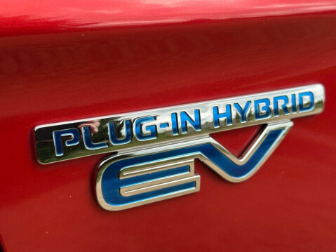 Mitsubishi Outlander 2.0h 12kWh GX4hs SUV 5dr Petrol Plug-in Hybrid CVT 4WD Euro 6 (s/s) (200 ps 26