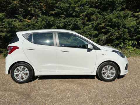 Hyundai i10 1.0 SE Hatchback 5dr Petrol Manual Euro 5 (66 ps) Full Main dealer service 3