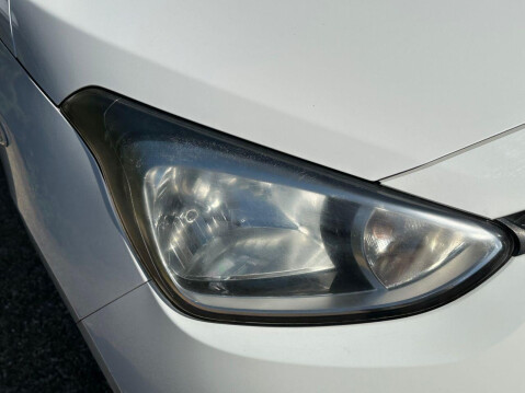 Hyundai i10 1.0 SE Hatchback 5dr Petrol Manual Euro 5 (66 ps) Full Main dealer service 14