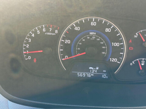 Hyundai i10 1.0 SE Hatchback 5dr Petrol Manual Euro 5 (66 ps) Full Main dealer service 26