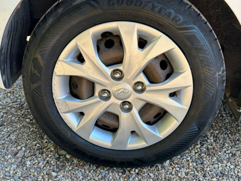 Hyundai i10 1.0 SE Hatchback 5dr Petrol Manual Euro 5 (66 ps) Full Main dealer service 21