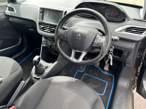 Peugeot 208 1.2 PureTech Black Edition Hatchback 3dr Petrol Manual Euro 6 (82 ps) High 6