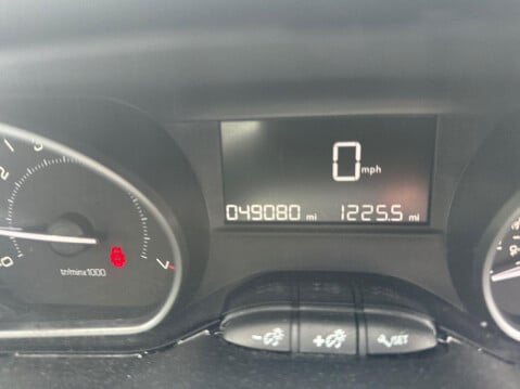 Peugeot 208 1.2 PureTech Black Edition Hatchback 3dr Petrol Manual Euro 6 (82 ps) High 7
