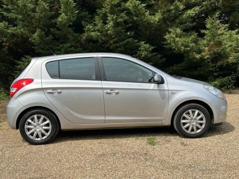 Hyundai i20 1.2 Classic Hatchback 5dr Petrol Manual Euro 4 (77 bhp) Ideal first car 3