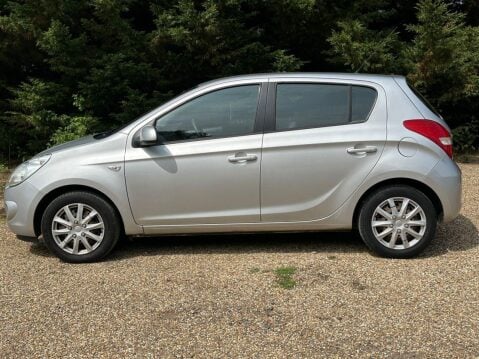 Hyundai i20 1.2 Classic Hatchback 5dr Petrol Manual Euro 4 (77 bhp) Ideal first car 7