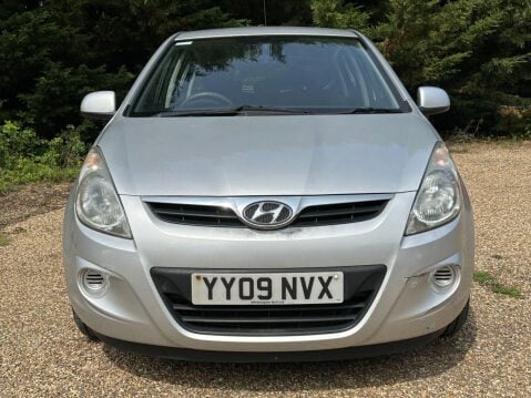 Hyundai i20 1.2 Classic Hatchback 5dr Petrol Manual Euro 4 (77 bhp) Ideal first car 9