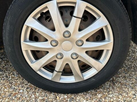 Hyundai i20 1.2 Classic Hatchback 5dr Petrol Manual Euro 4 (77 bhp) Ideal first car 19