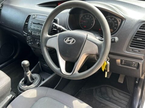 Hyundai i20 1.2 Classic Hatchback 5dr Petrol Manual Euro 4 (77 bhp) Ideal first car 26