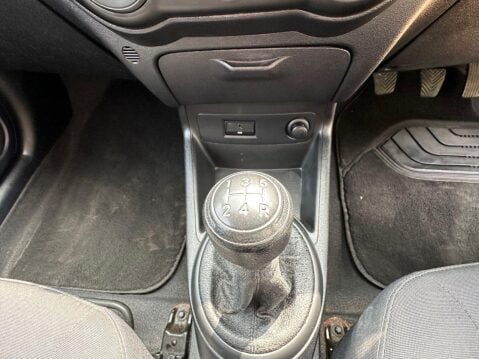Hyundai i20 1.2 Classic Hatchback 5dr Petrol Manual Euro 4 (77 bhp) Ideal first car 29