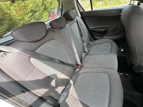 Hyundai i20 1.2 Classic Hatchback 5dr Petrol Manual Euro 4 (77 bhp) Ideal first car 34