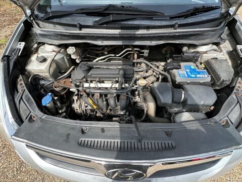 Hyundai i20 1.2 Classic Hatchback 5dr Petrol Manual Euro 4 (77 bhp) Ideal first car 37